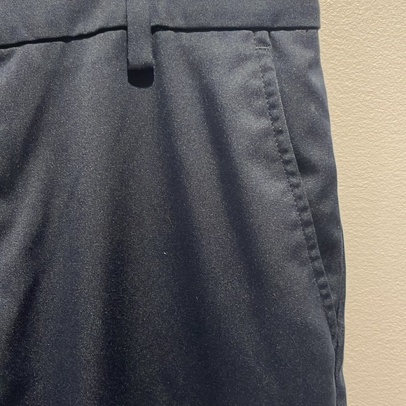 Amazon Essentials Men's Classic-Fit Stretch Golf Pants - Picture 3 of 8